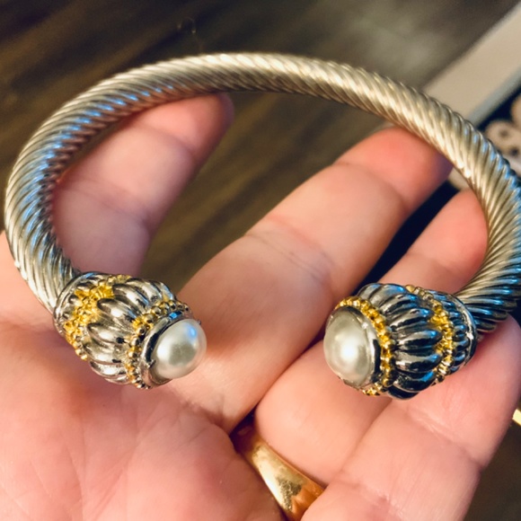 DESIGNER INSPIRED CABLE BRACELET ⭐️2-Tone Faux PEARL TWISTED CUFF NEW CONDITION - Picture 5 of 16